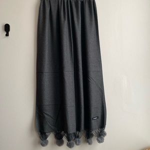 Cashmere scarf with pom Poms